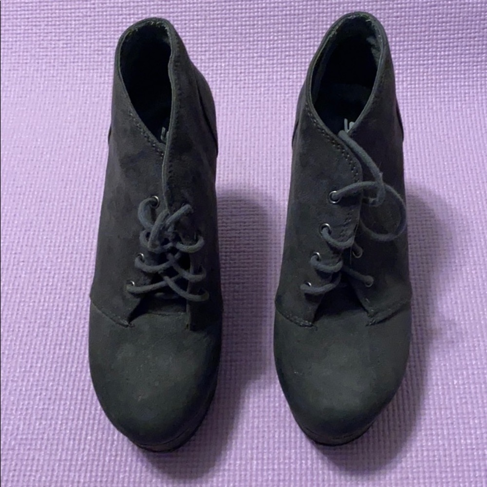 Wedge booties. Grey shade. Size 8.